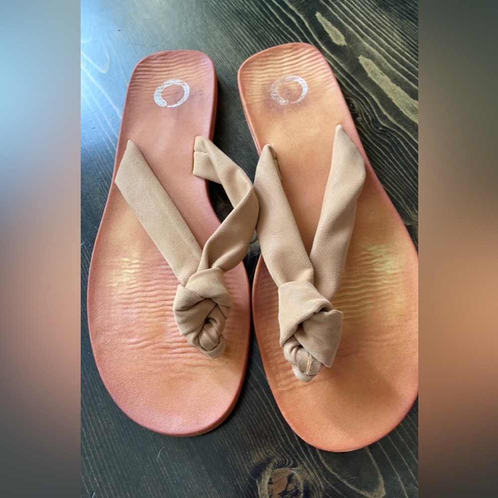THONG SANDALS
